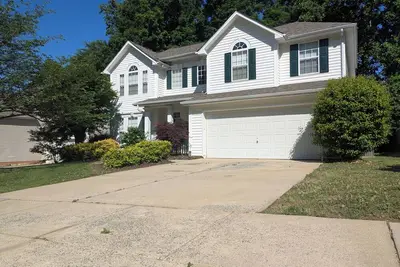 Image de Cedar's Corner in Concord | Spacious & Clean