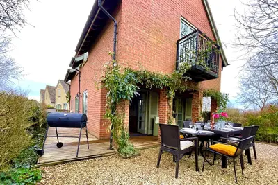 Image de Cosy cottage ideal for families with log-burner, spa, private parking & pools\n