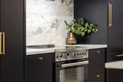 Image de Luxury single-level townhome -walking distance to world-class shopping/dining