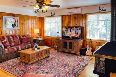 Image de Elk Crossing Cabin Su