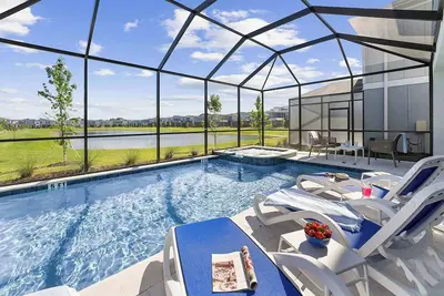 Image de The Gorgeous | Fab New home w/ Pvt pool & spa - near all the action of I-Drive