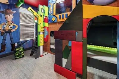 Image de The Awesome | New home w/ 2 epic themed BRs, arcades, theater - near top parks