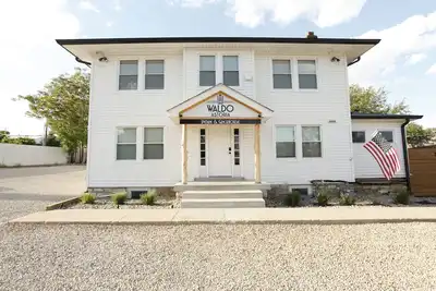 Image de Cozy, but Large House on Quiet Commercial Street