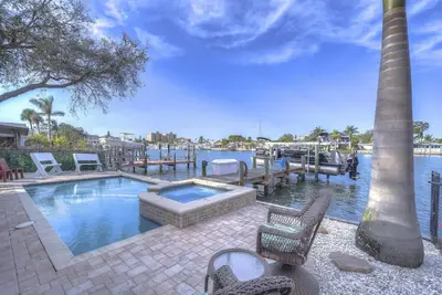 Image de Waterfront Retreat With Private Pool, Hot Tub + Dock.