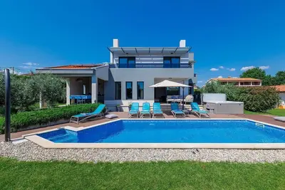 Image de Villa Grande with Pool and Jacuzzi