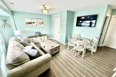 Image de Newly renovated 2 bedroom 2 bathroom condominium