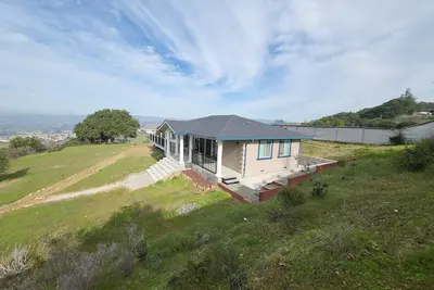 Image de Private Estate with Million Dollar Views in the Heart of the S. F. Bay Area.
