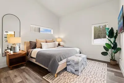 Image de New! Meticulously Designed 3br, 3. 5b with Pool, Hot Tub, Fire Pit Access!