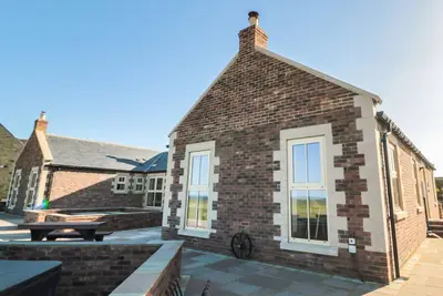 Image de Bothy Cottage, with pool in Embleton