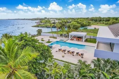 Image de Beachfront 12Bdr Villa @ Cdc, Impressive views!