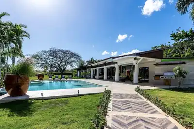 Image de Beautiful & Comfortable 5Bdr Villa Cdc/Pool, Bbq