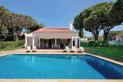 Villa 'Lynn - Quadradinhos' avec piscine privée, terrasse privée et Wi-Fi