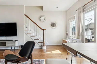Image de New! Spacious West End 4Br/4Ba - Best Location in Long Beach