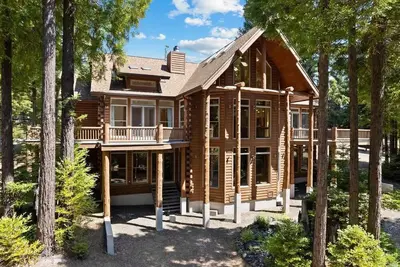 Image de Timber Vacation - Home Movie Theater, Ping Pong, Air Hockey, Pool - Fort Bragg