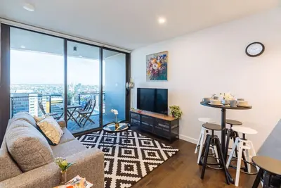 Image de 2bd Apt W/ Spectacular City Views/ Free carpark