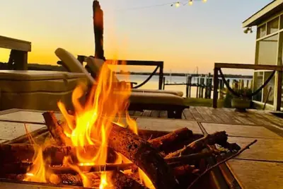 Image de Dreamy Waterfront Cottage w\/ Incredible Views