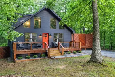 Image de Black Lodge - Mountain Home w/ Hot Tub & Fire Pit