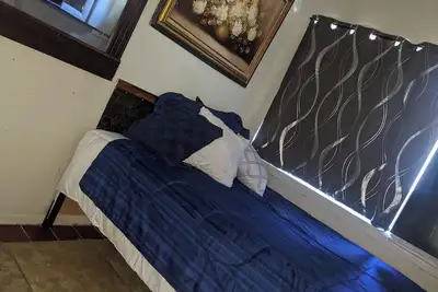 Image de Hotels too Pricey? Turtles Spot, small room for 1, but 2 ok\n\n\n
