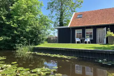 Image de New:Cozy Apartment on the Water in Jorwert, just a stone's throw from Leeuwarden