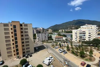 Location T3 (5 minutes du centre ville et commerces  et 15 minutes de la plage)