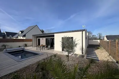 Image de Maison contemporaine avec piscine pour un séjour paradisiaque en famille