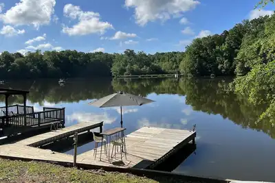 Image de Pet-Friendly Lakefront with Dock, Canoe, FirePit, Hammock and more-Golf Nearby