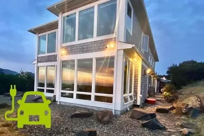 Image de Aria Mca#369- Stunning Oceanfront Luxury home with private Cabana. Ev Charger