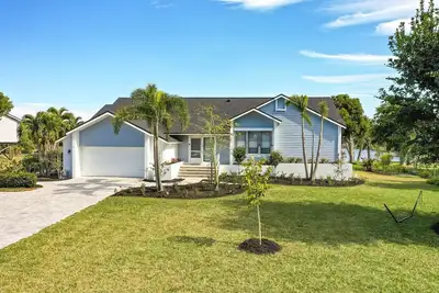 Image de Lake Murex Pool Home - Easy Walk to Beach