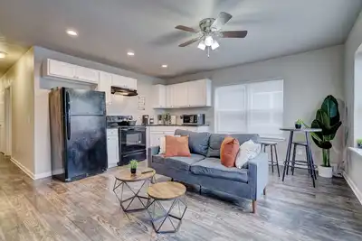 Image de Newly Renovated 2 Bed Condo! Minutes away from the heart of Oklahoma City