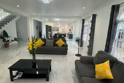 Image de Luxury 4Bedroom, private gated guest house - Welcome tranquility in paradise