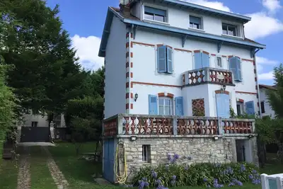 Image de Villa avec piscine sur les hauteurs de Bayonne, et à 10 minutes des plages!