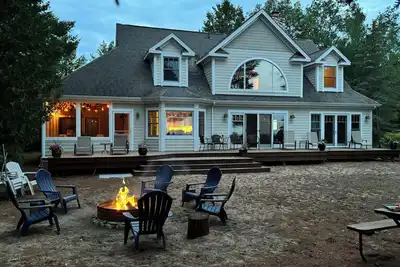 Image de 3 Bedroom Lakefront Home on Lake Huron