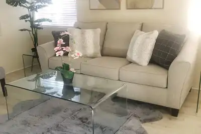 Image de Lovely 4br3ba House downstairs office private fenced yard 30% monthly discount