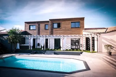 Image de Villa Aixkeys  grande piscine sécurisée proche La Rochelle 5 min plages Fouras