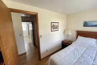 Image de House #135 just steps away from beautiful Lake Erie