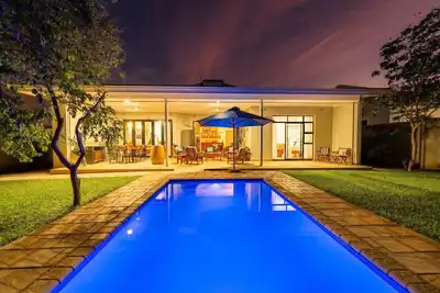 Image de Victoria Falls House Of Tweeza-Taken from the Shona word \"Twiza\" means Giraffe