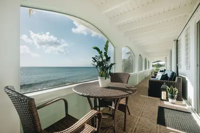 Image de Beachfront Home with Screened-In Porch - Near Downtown - Auto On Generator