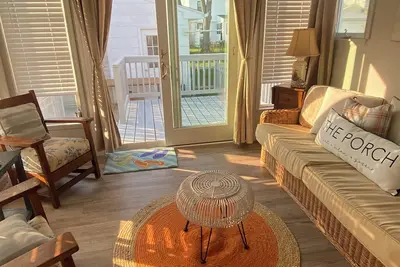 \"Bain de Soleil in Cape May\" 2 bedroom 2 bath cottage