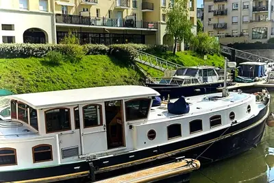 Image de Bateau tout confort dans une marina avec coin spa40 minutes de Paris