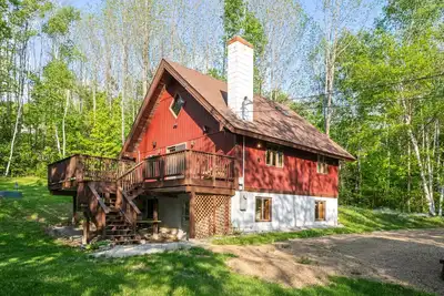 Image de Large mountain cabin getaway with high speed WiFi and hot tub in Jackson, Nh