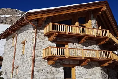 Image de Superbe Chalet Fornet 5*/ 14p/270m²/Spa /6 Chambres/Parkings