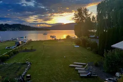 Image de Lakefront Oasis, Private New Dock, Extensive Renovations, Sleeps 12!