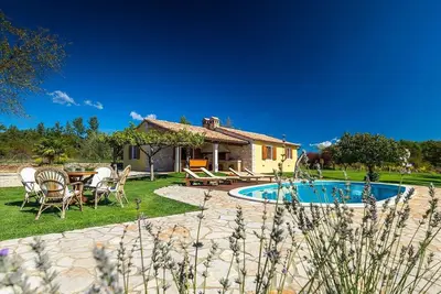 Image de Traditional Istrian house with large pool in a very private location in Istria