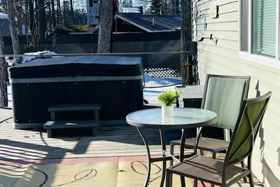Image de Escape to Cranberry Lake, a quiet couples cottage.