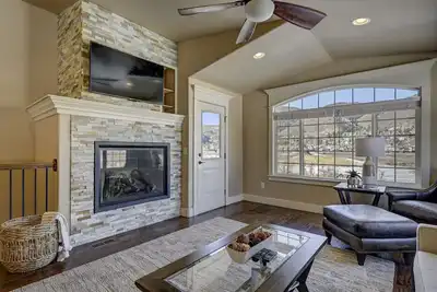 Image de On The Lake Family Retreat ~ Kayaks ~ Bikes ~ Hot Tub ~ Game Room ~ Pets Allowed