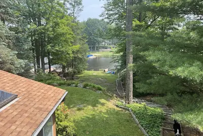 Image de Large updated Lakefront property in the highly sought Hideout Community