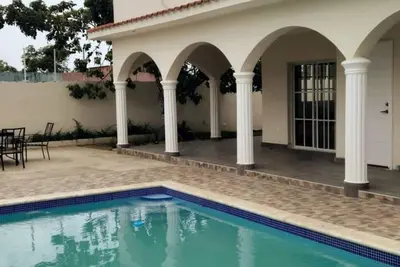 Villa Familiar con Piscina