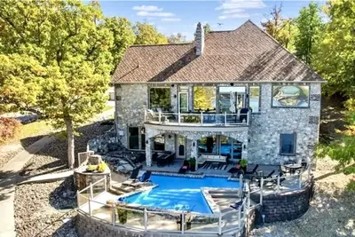 Image de Chateau in Porto Cima- Pool, Dock, & Terrace Views over the Lake