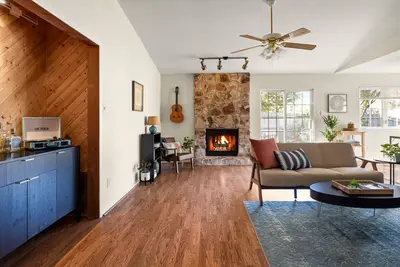 Image de Modern, cozy retreat in Austin city limits! Pet-friendly! Strong WiFi!