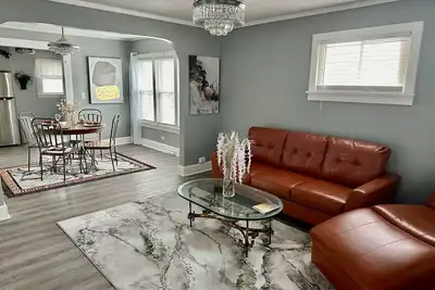 Image de Beautiful modern vacation home located in Muskegon a harbor of Lake Michigan.